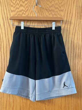Jordan Black and Gray Colorblock Basketball Shorts Sz L 16-18